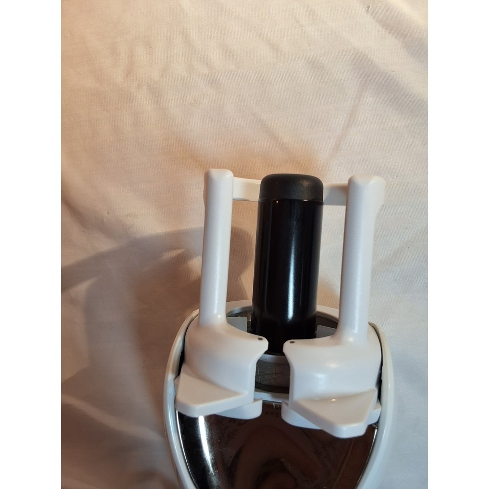 InStyler Tulip Auto Curler White Ceramic ISAC-22WTUS-00 Automatic Hair Curler - Picture 5 of 5